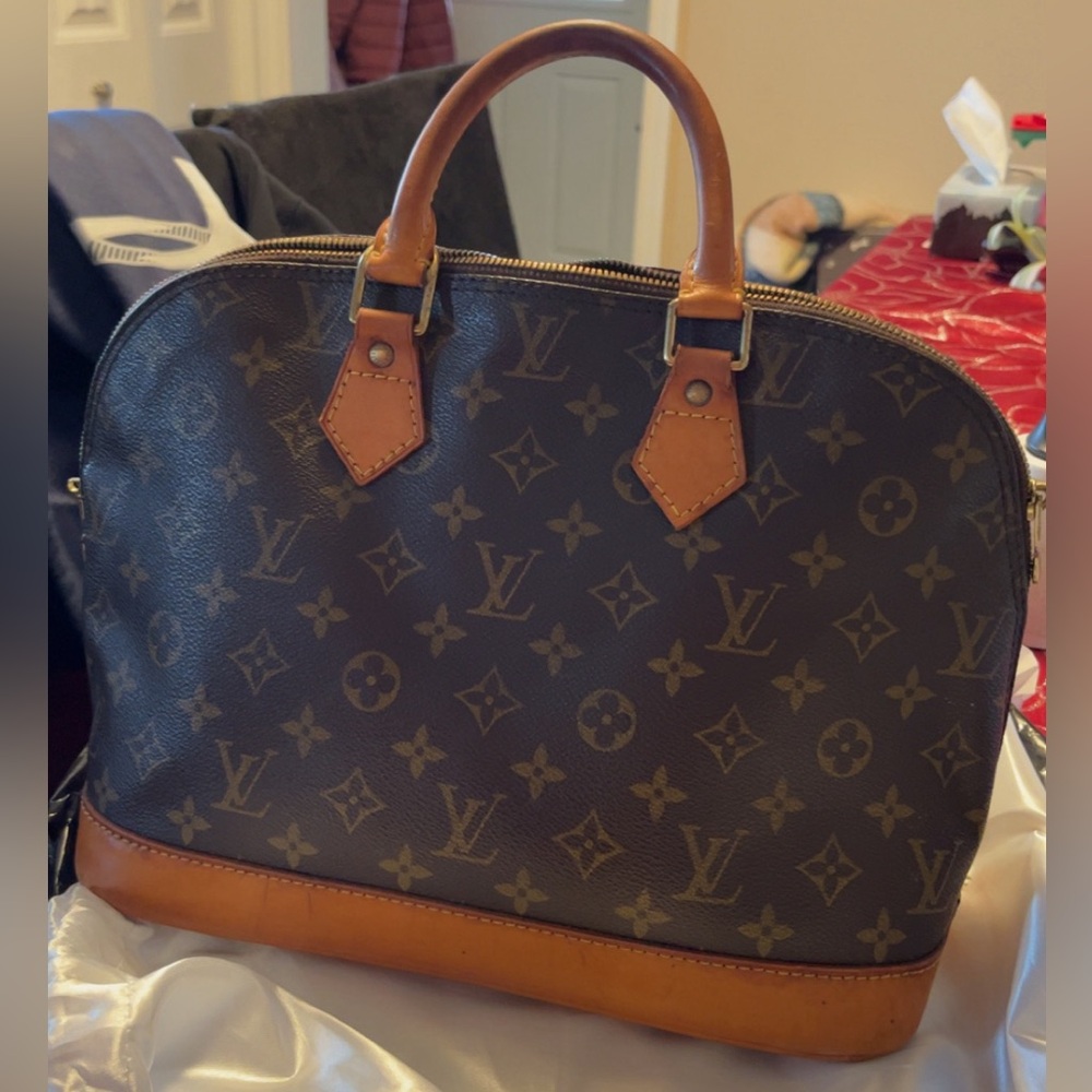 Louis Vuitton  | Vintage Authentic Monogram Alma